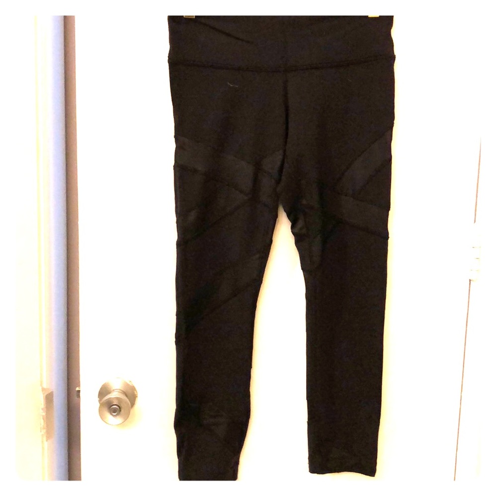 Lululemon black cross pattern leggings size 6